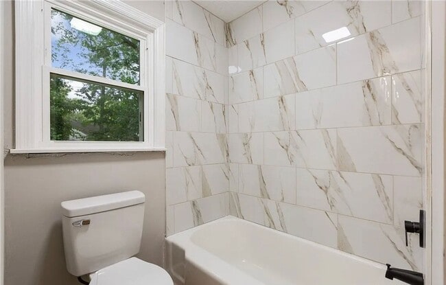 Building Photo - Modern 4 Bedroom Home with Granite Kitchen & Tiled Baths