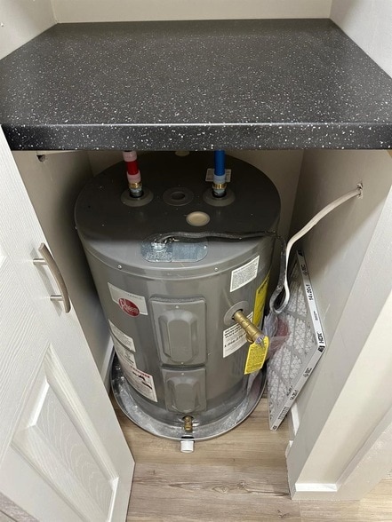 Building Photo - 5037 Roanoke St