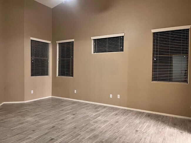 Building Photo - 3107 E Kingbird Pl