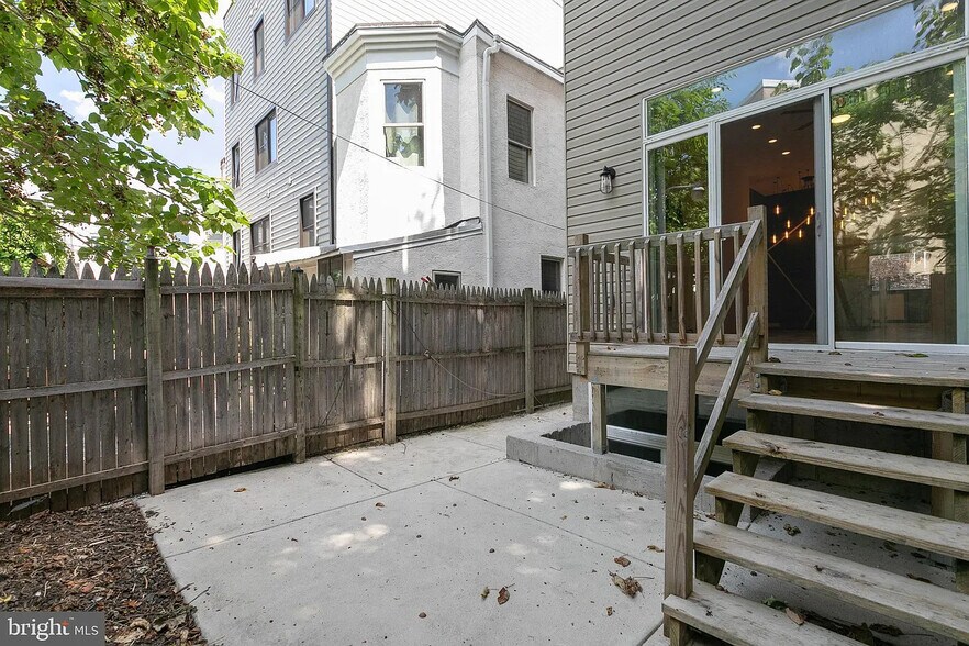 Building Photo - 1825 Ginnodo St