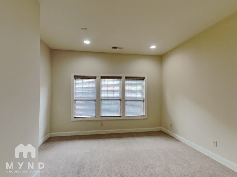 Building Photo - 3020 Eltham Pl