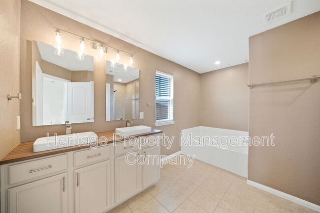 Building Photo - 12241 Cashton