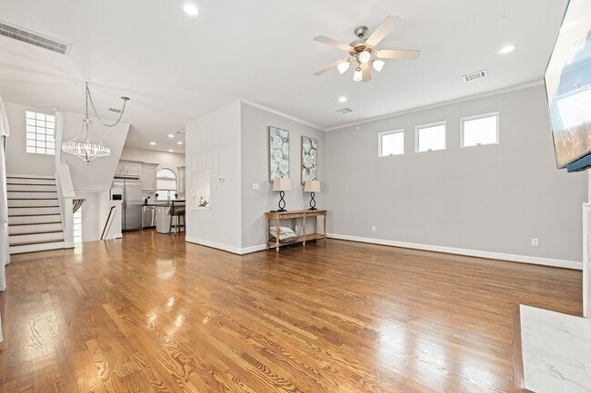 Building Photo - 548 Westcross St