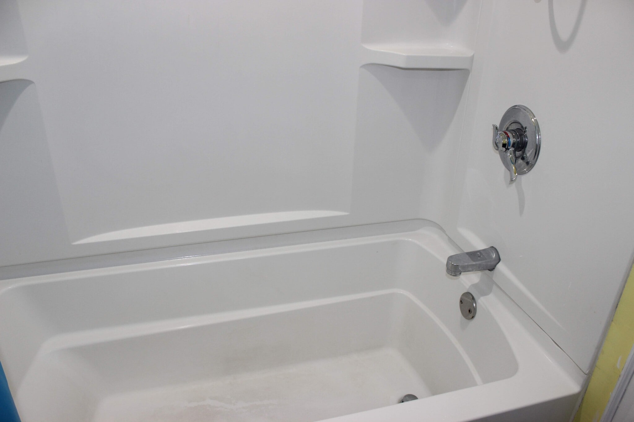 Full Tub (full bath 2) - 8 Park Ave