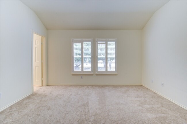 Building Photo - 830 W Heights Hollow Ln