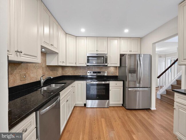 Building Photo - 7740 Bristol Square Ct
