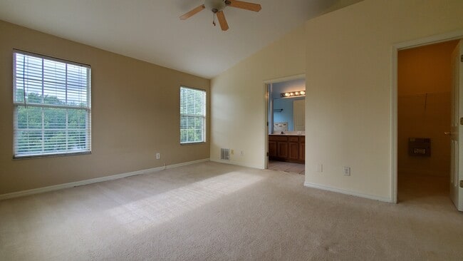 Building Photo - 3013 Pointeview Dr