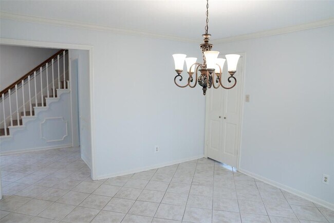 Building Photo - 16611 Brenton Oaks Dr