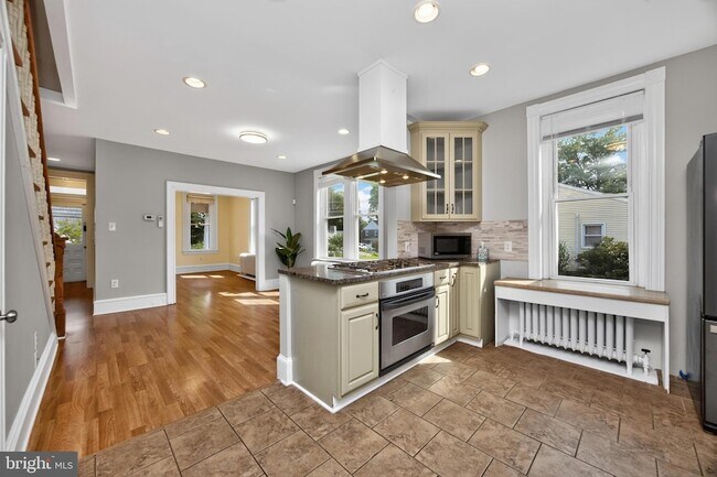 Building Photo - 855 N Pleasantview Rd