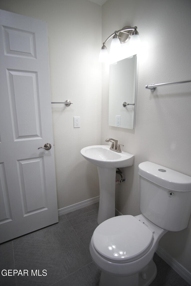 Building Photo - 4573 Bobolink Way