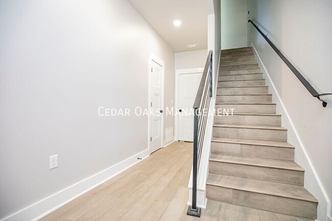 Building Photo - 122 E Mountain St