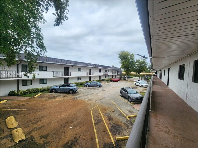 Building Photo - 19600 SW 110th Ct