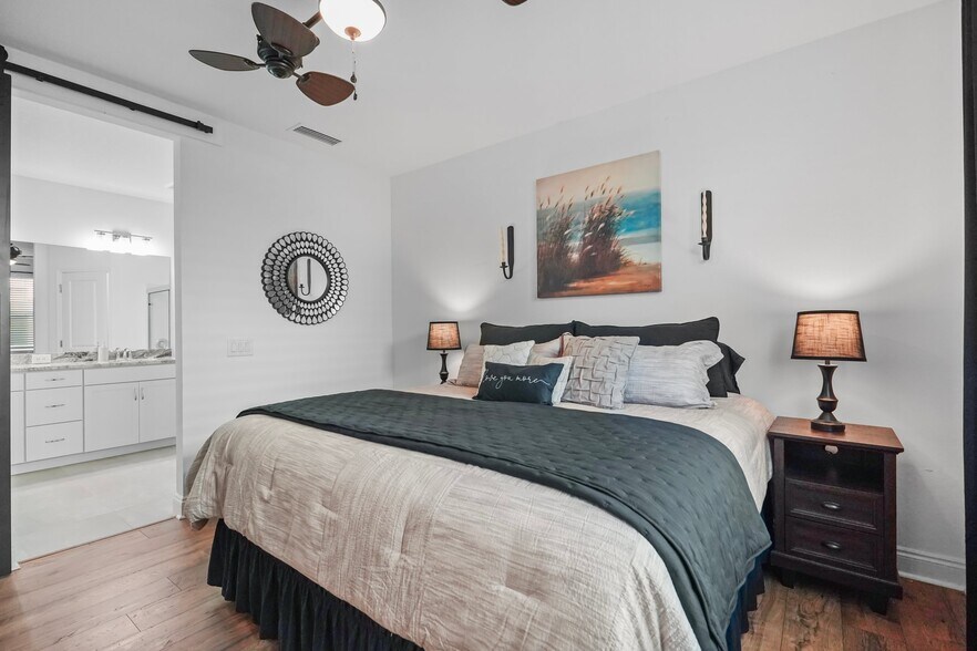 Building Photo - 8704 Sand dollar Dr