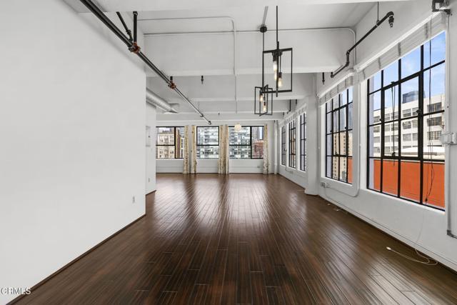 Building Photo - 746 S Los Angeles St