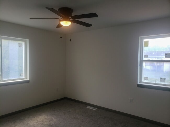 Building Photo - 1216 Salem Dr