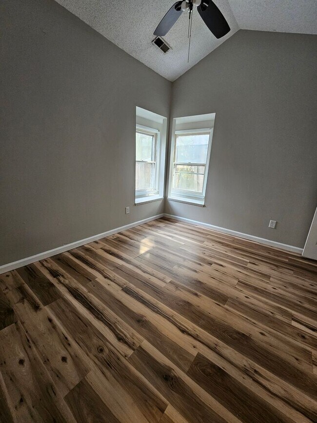 Building Photo - 112 Basswood Ct