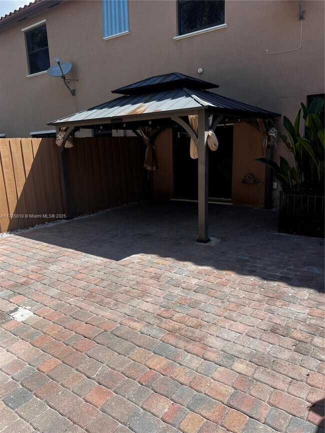 Building Photo - 152 SE 37th Ter