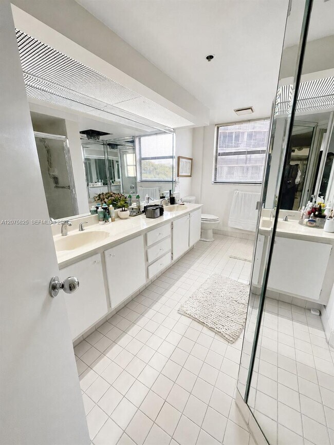 Building Photo - 7300 Radice Ct