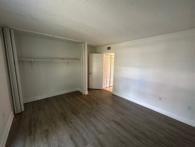 Building Photo - 12622 Kenwood Ln