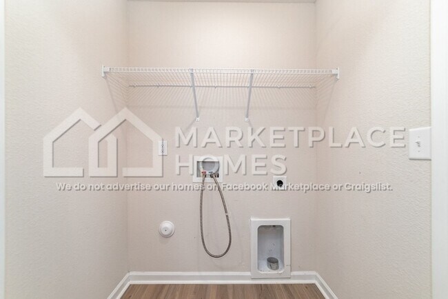 Building Photo - 3051 Cres Lk Ln