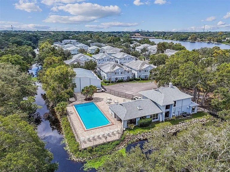 Building Photo - 4134 Dolphin Dr