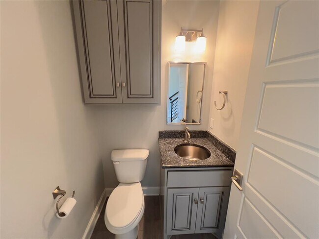 Building Photo - 424 Seville Dr