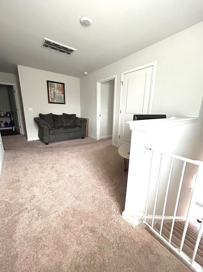 Building Photo - Spacious 5BR/3BA Home in Ladson, SC - Moth...
