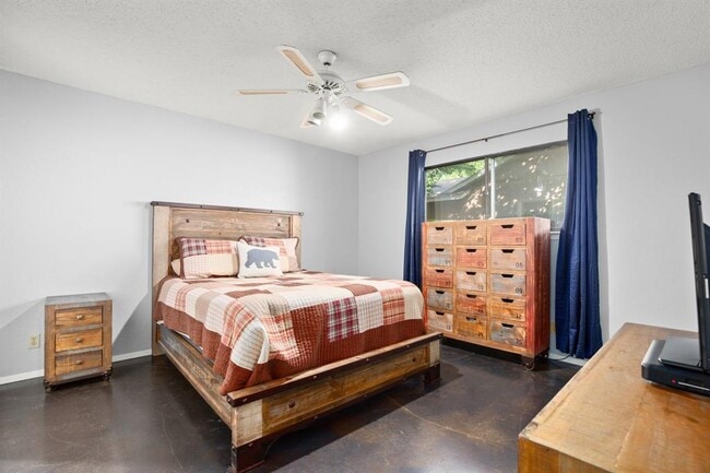 Building Photo - 4702 Gray Fox Dr