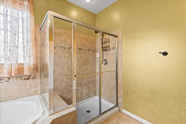 Building Photo - 3 Bed 3 Bath in 55+ Four Seasons Dumfries, VA