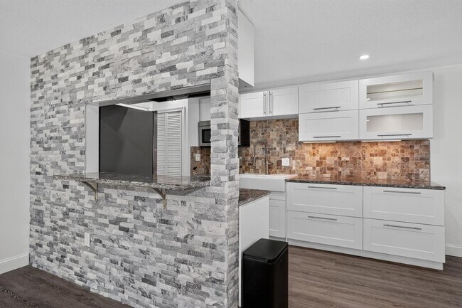 Building Photo - 20 Walden Dr