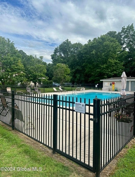 Building Photo - 9 Donna Lynn Dr