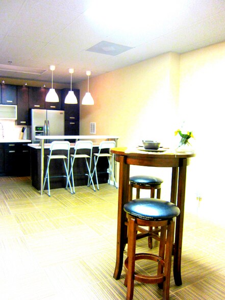 Building Photo - 206 State St