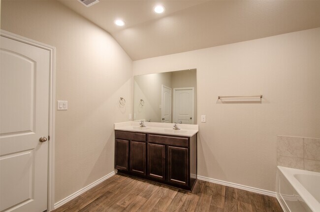 Building Photo - 13966 Fort Ward Way