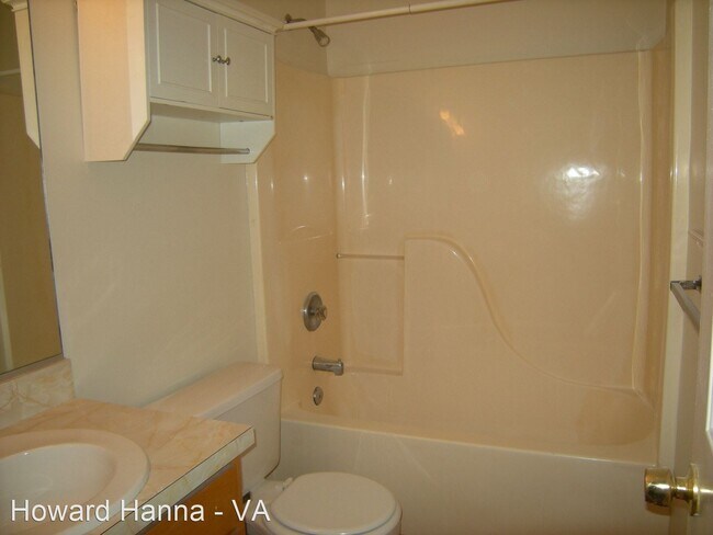 Building Photo - 3 br, 2.5 bath House - 10 Miranda Court