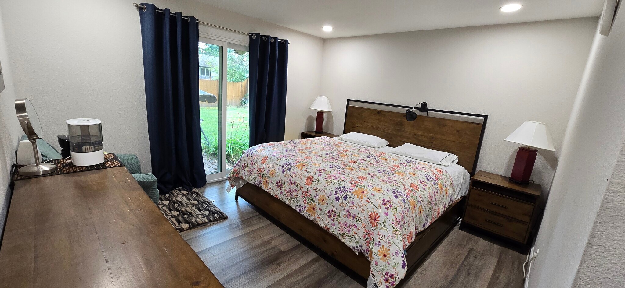 Master bedroom - main floor - 14209 NE 63rd Ct