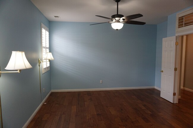 Building Photo - 10591 Iron Point Cir