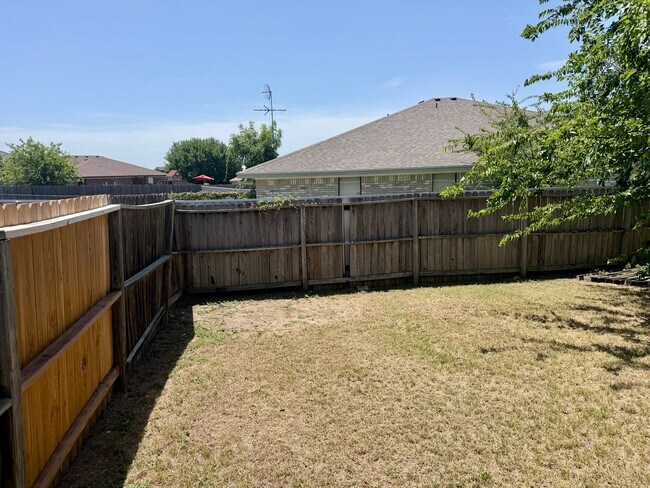 Building Photo - 5202 Daybreak Cir