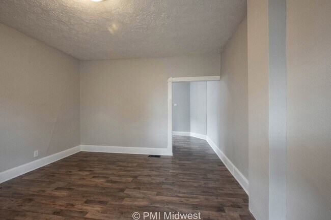 Building Photo - Charming 2-Bedroom Duplex in Indianapolis ...