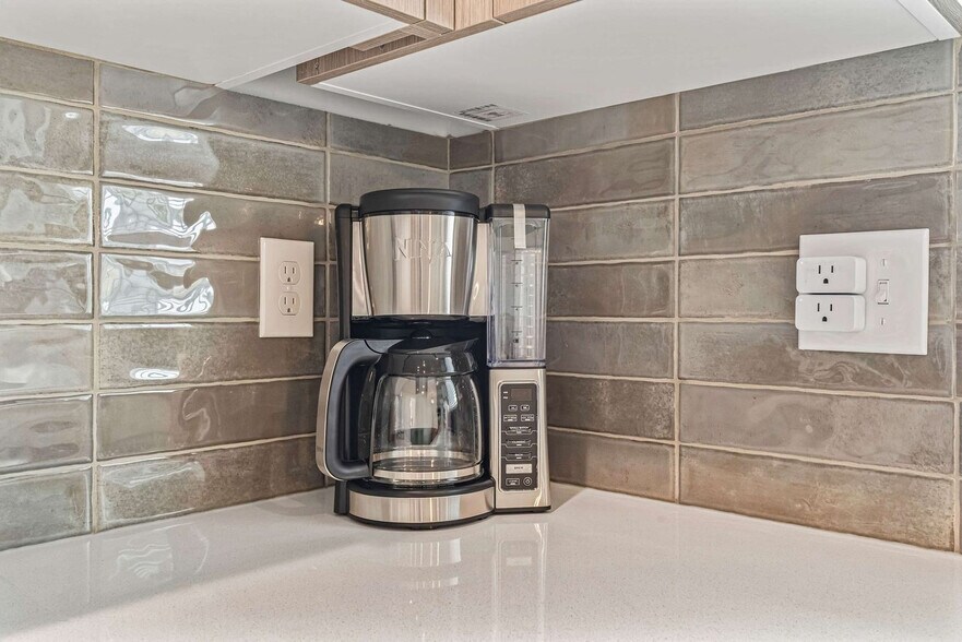 Building Photo - 5302 E Burnte Peak St