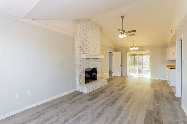 Building Photo - 2614 Andorra Dr