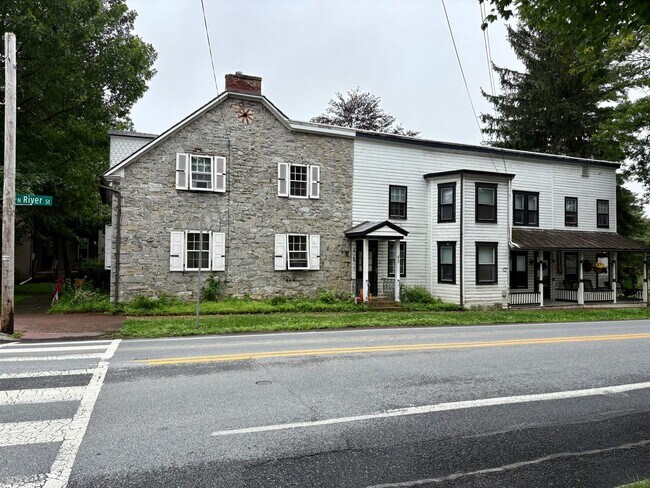 Building Photo - 2-6 N River St