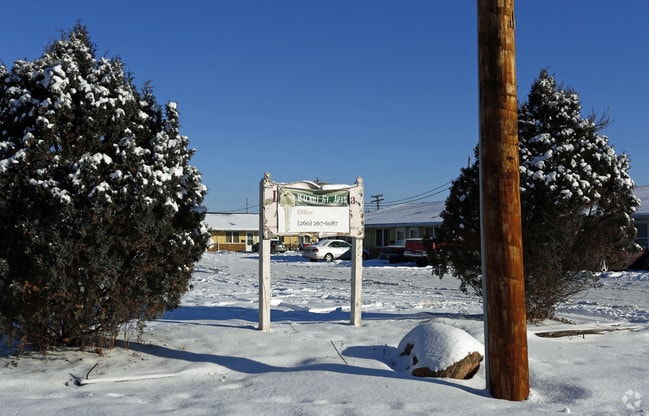 Building Photo - Walnut Street Apartments