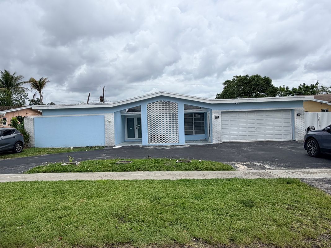 Building Photo - 7031 NW 20th St