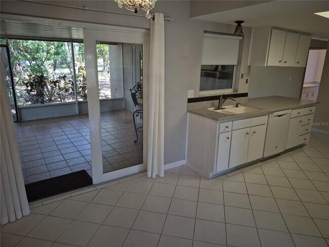 Building Photo - 9802 Riverview Dr