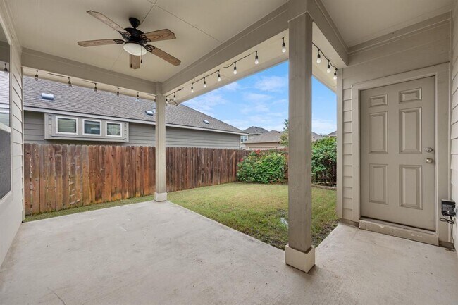 Building Photo - 604 Palmilla St