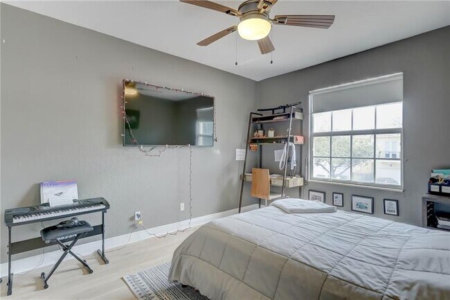 Building Photo - 1109 NE 16th Ave