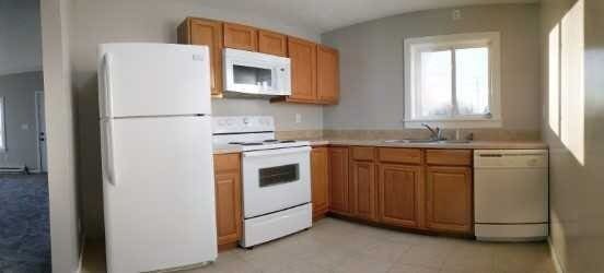 Building Photo - Looking for a home or an office space...Come take a look!!