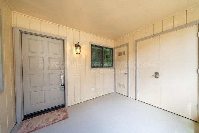 Building Photo - 250 Forest Ridge Rd
