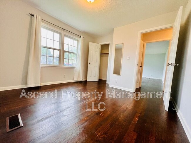Building Photo - 4610 Leslie Ln