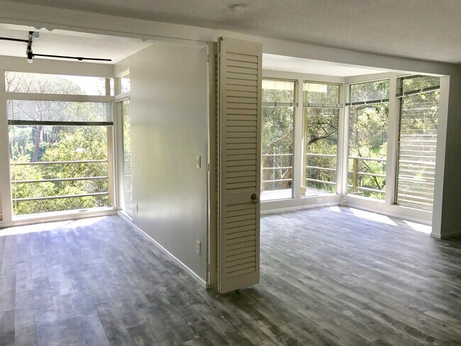Living room/Bedroom or Den - 2607 Laurel Canyon Blvd